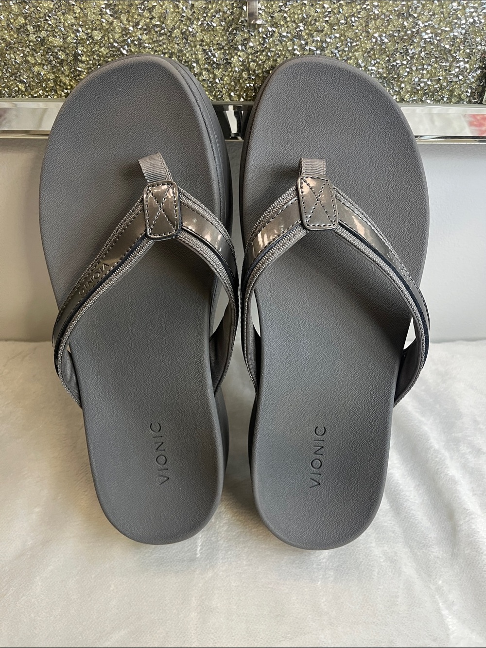 Vionic Women's Charcoal Gray Comfort Thong Sandals - Picture 8 of 13